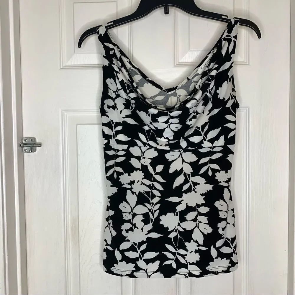 White House Black Market Sleeveless Top Size XS Black and White